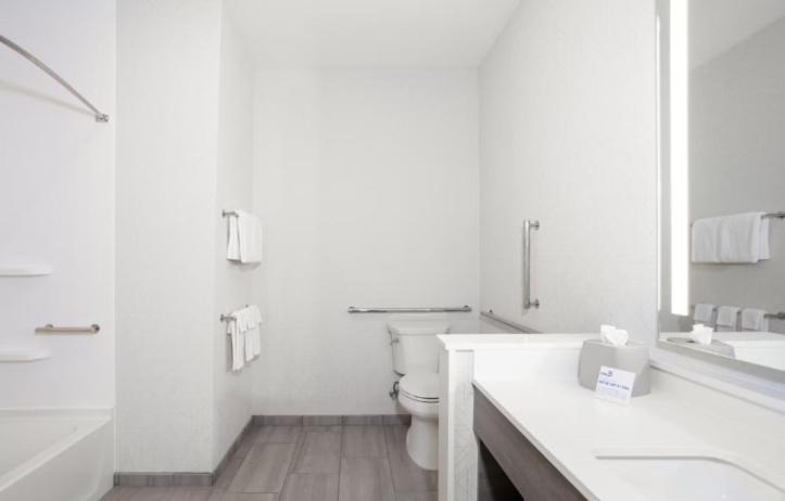Express & - Benton Harbor By Ihg Stevensville